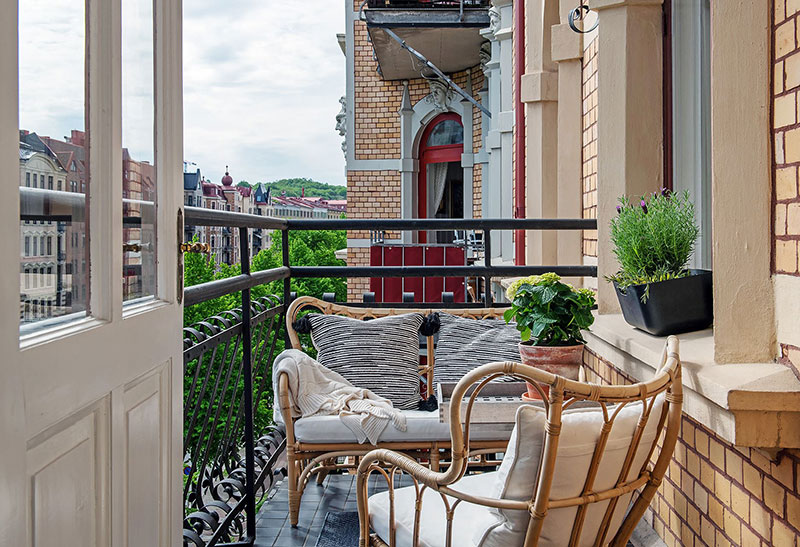 宽敞的厨房和餐厅里的图书馆:瑞典的大公寓-5