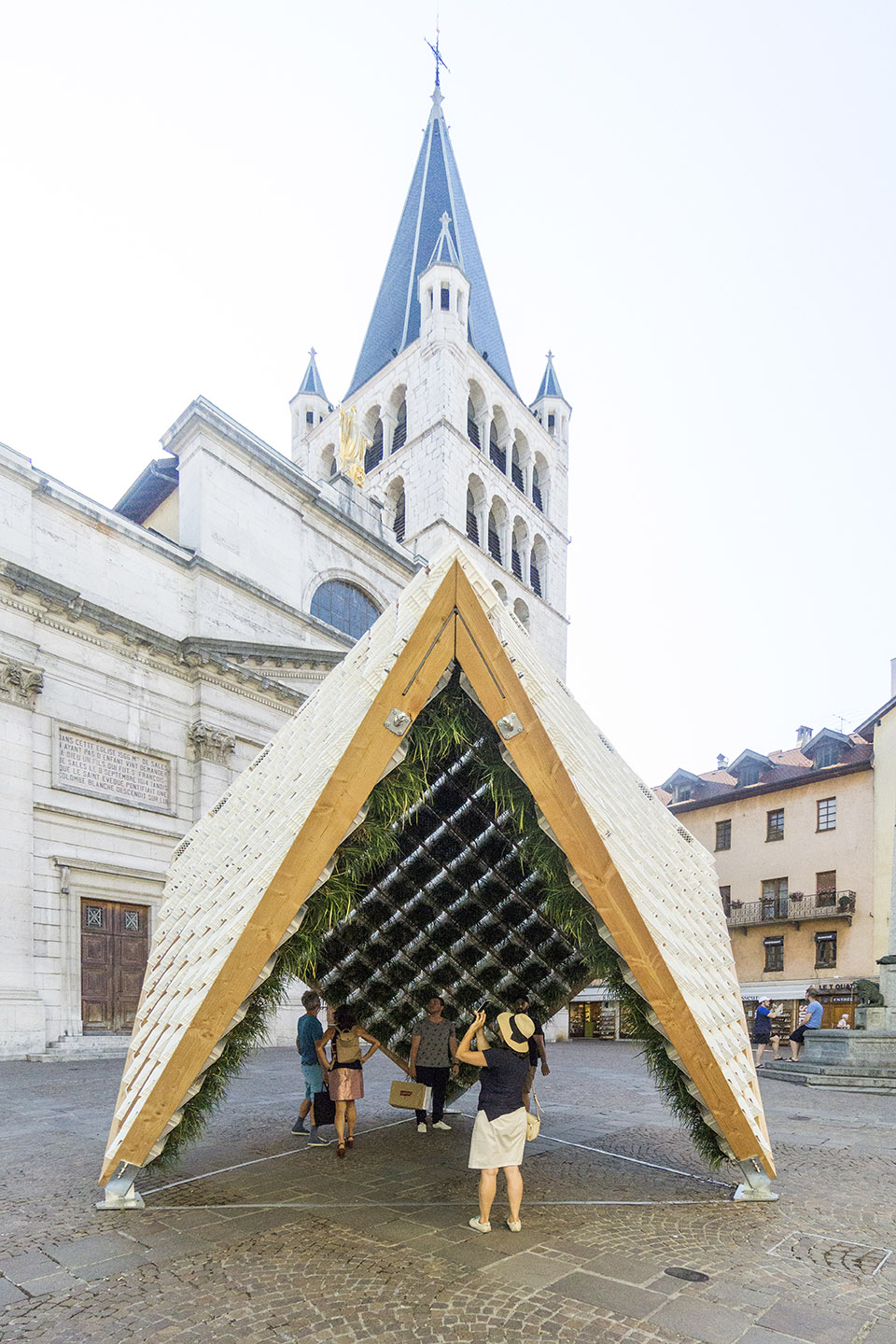 Living Pavilion装置，安纳西 / Behin Ha-10