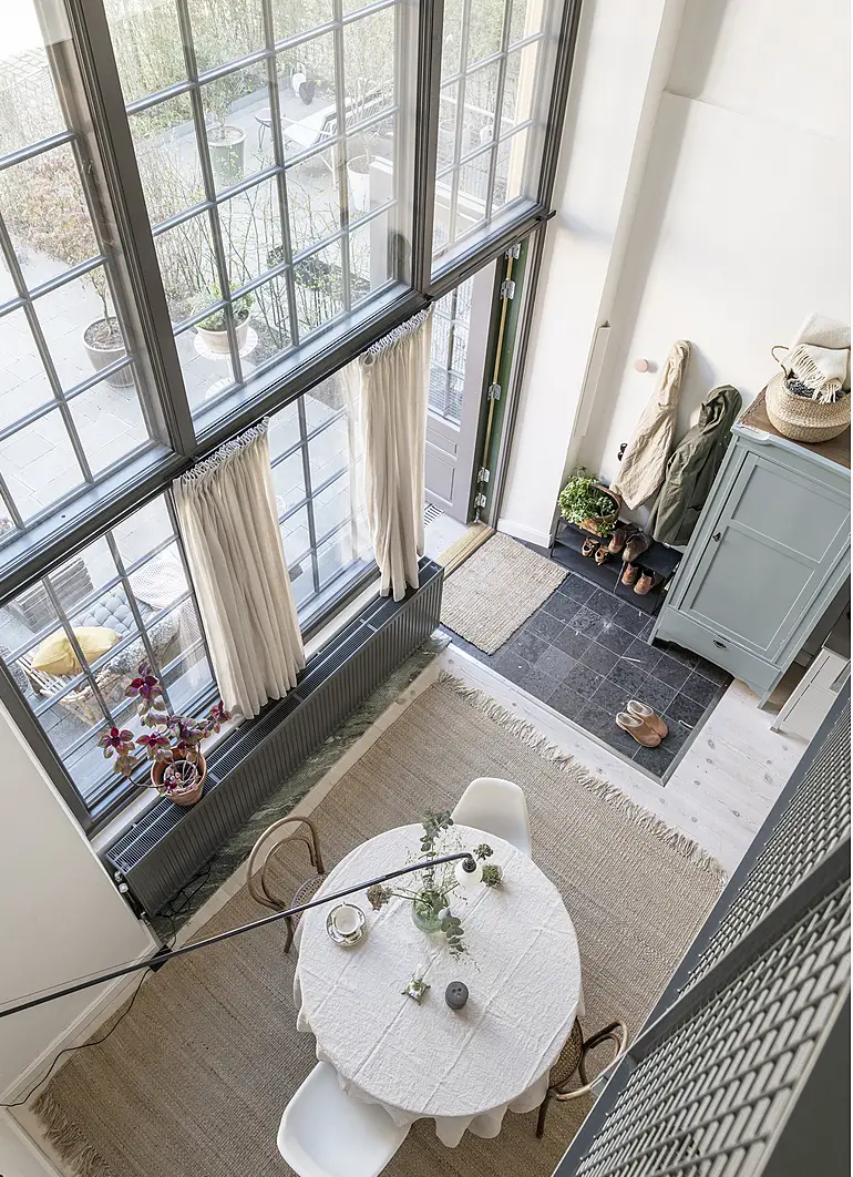 17 世纪瑞典旧厂房惊艳变身，设计师打造独特空中阁楼-1