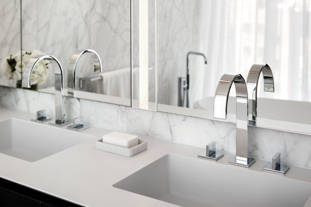 Eric Cohler 设计纽约豪华公寓,弯曲沙发诠释侘寂美学-8