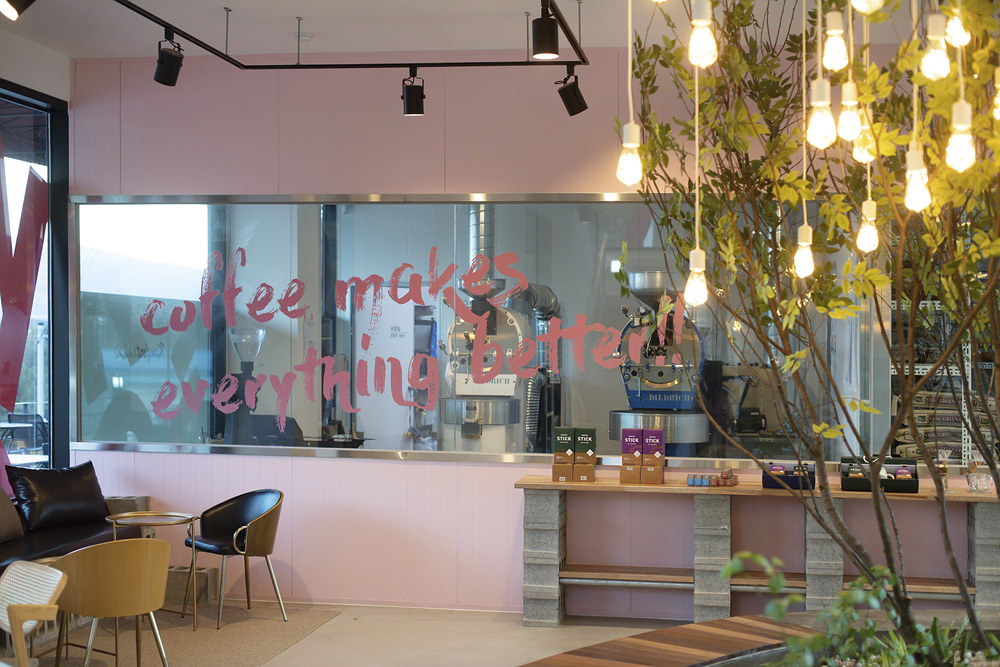 现代简约风贝克里卡菲咖啡厅设计-17