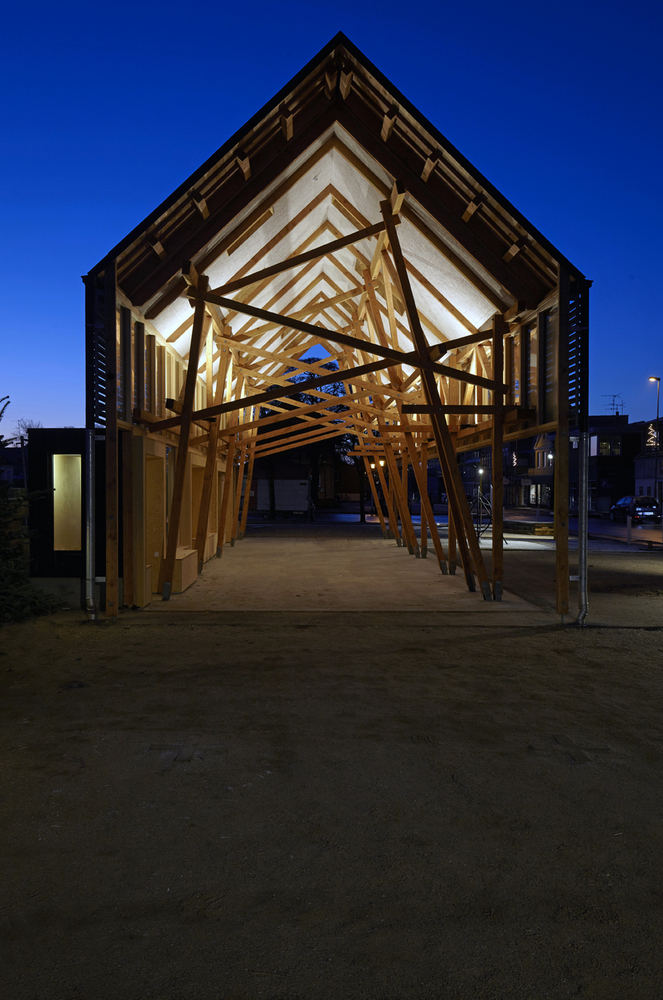 丹麦小镇的红色木质市场-44