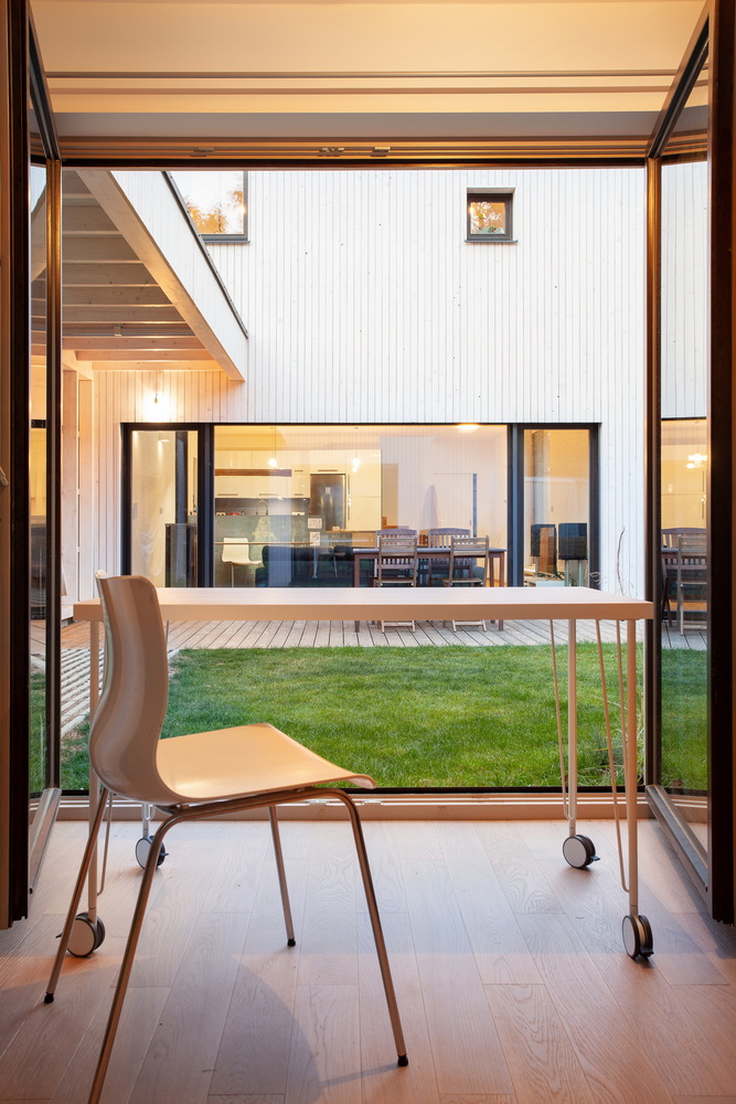 布拉格城市绿洲 · 家庭住宅与后院书房的共生设计-42
