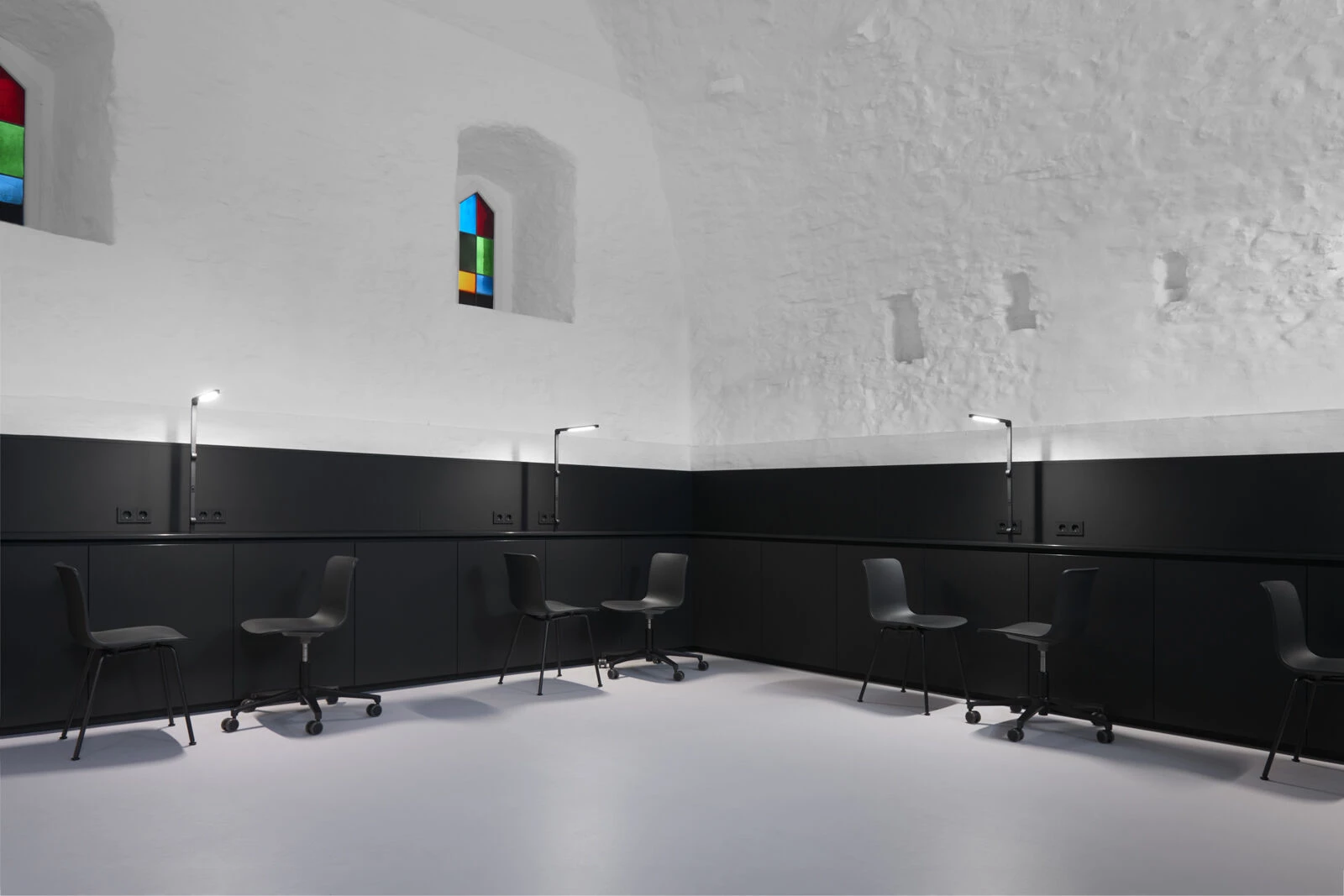 德国古老建筑中的现代纹身工作室-13