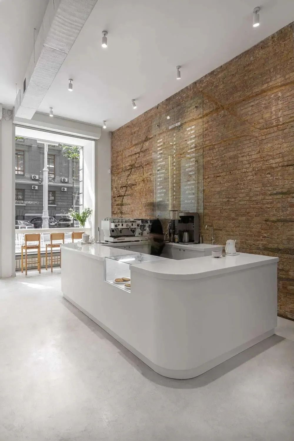 TTSWTRS 陈列室与咖啡店丨乌克兰敖德萨丨Aisel Architects-11