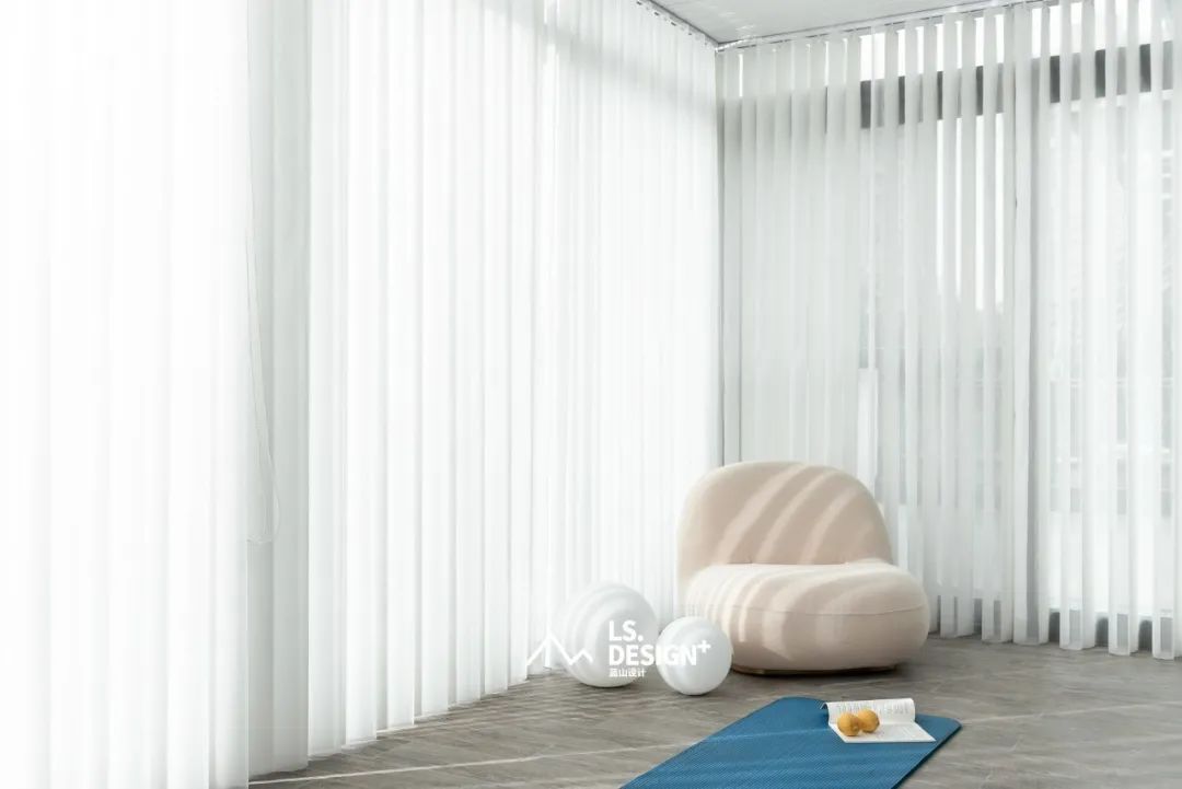 繁忙高管的灰色调现代极简之家-38