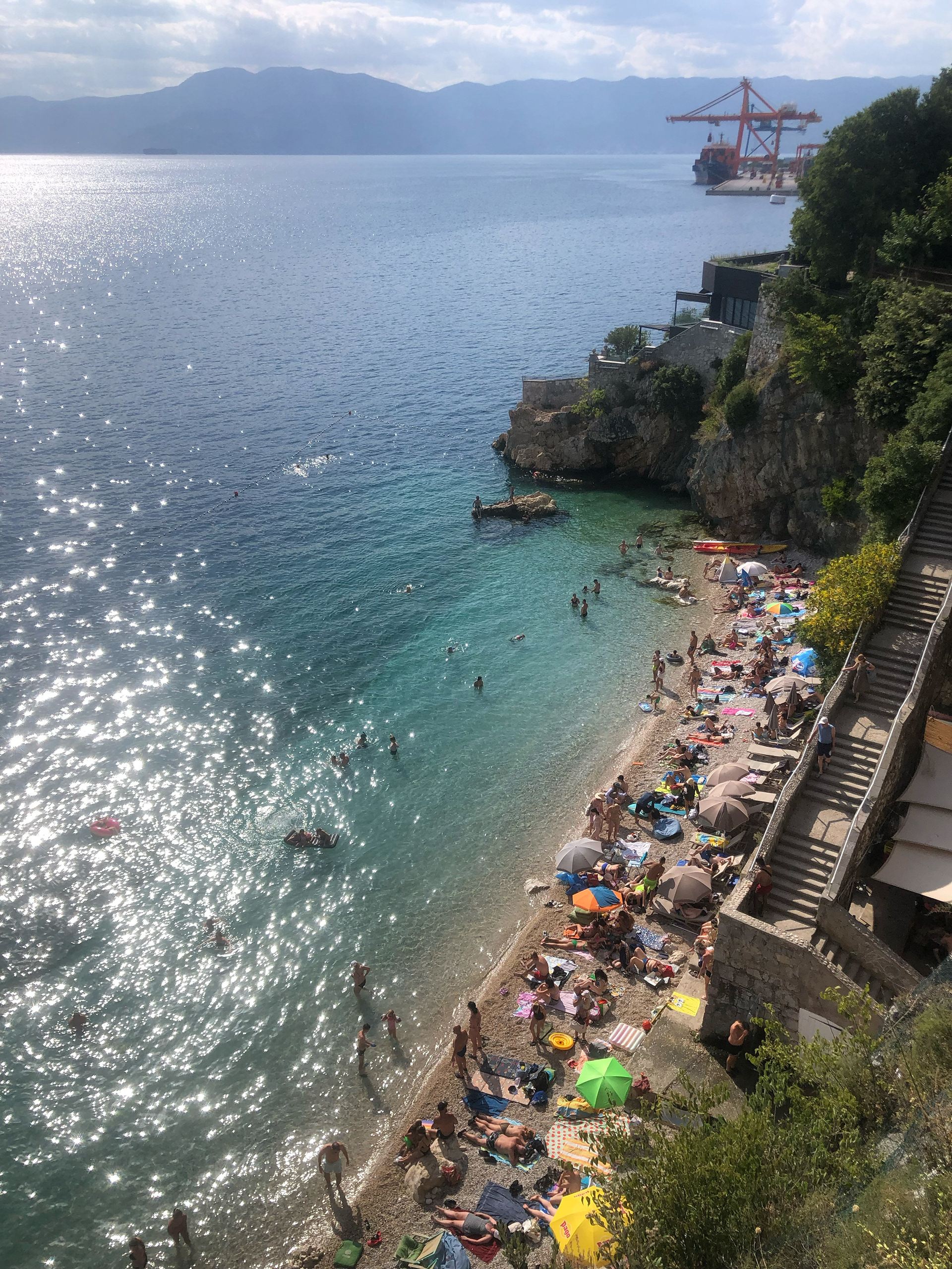 里耶卡25号警笛汤（注：由于SIREN SOUP不太明确确切含义，警笛汤可能不太符合实际情况，这里是按字面进行翻译，若有更多背景信息可使翻译更准确） 丨Mo Abdelbary等11人组成的SSS Crew-113