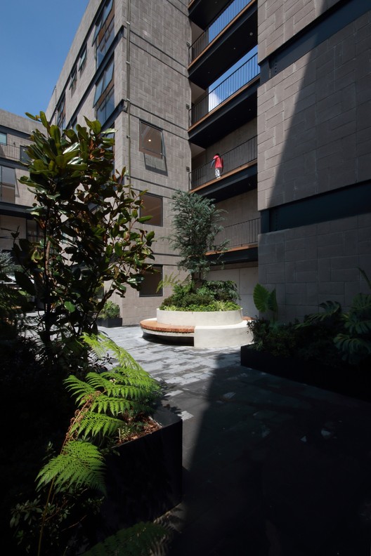 墨西哥 Escandón 社区的多功能公寓设计-35