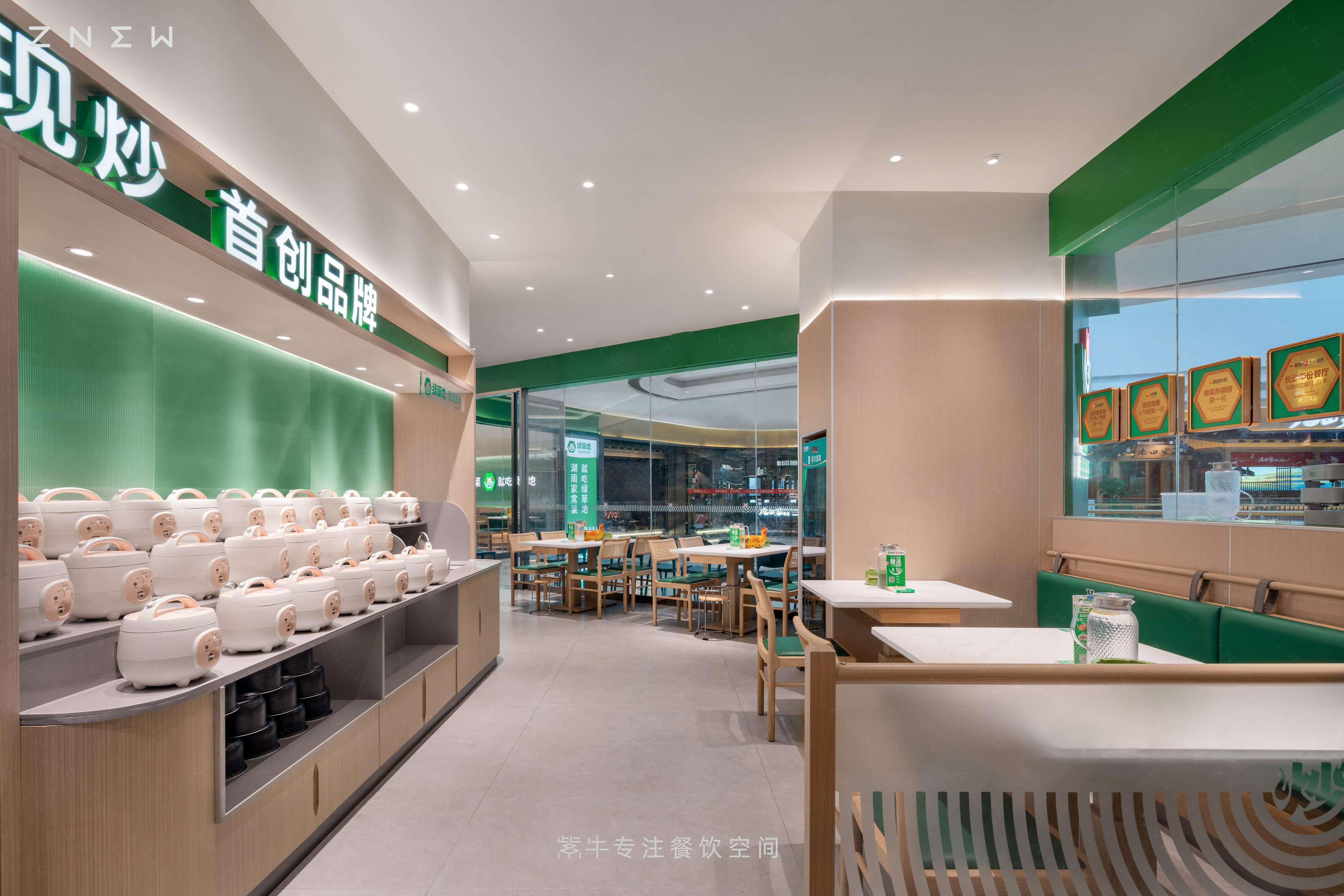 绿草地·湘菜（松雅湖吾悦广场店）丨中国长沙丨紫牛餐饮空间设计-10