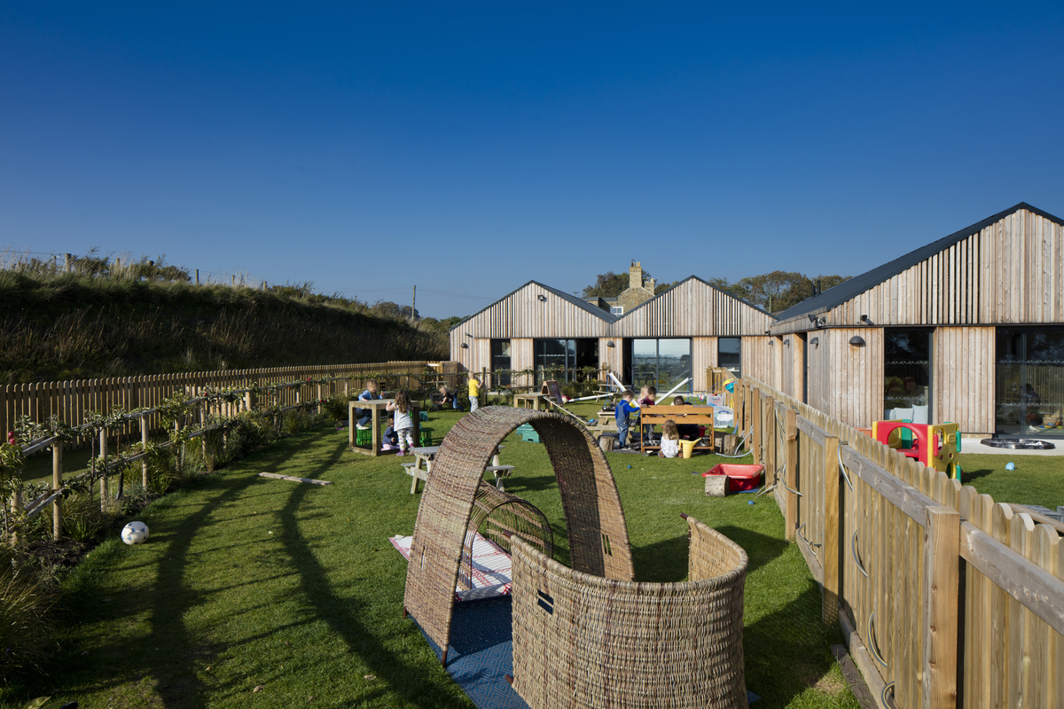 草地上的托儿所,英国 / MailenDesign-59