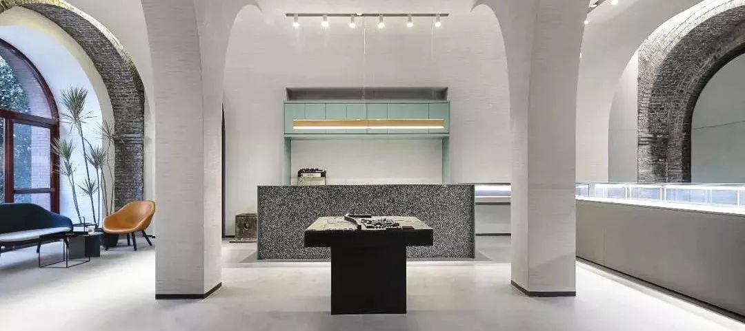 香奈儿“老佛爷”卡尔·拉格斐的室内设计魅力-48