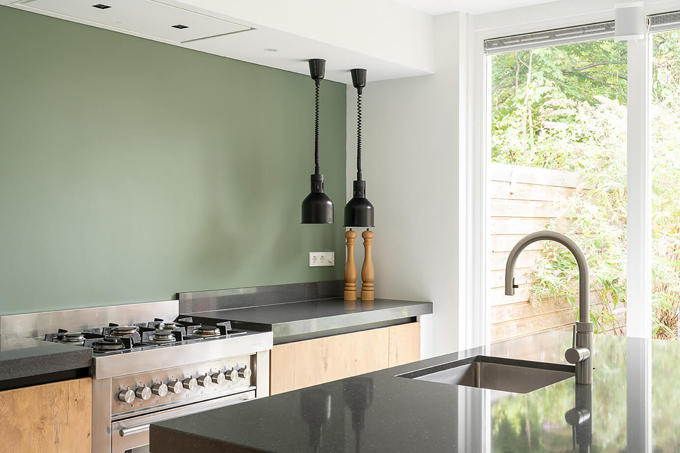 Soest白色带岛台厨房设计丨荷兰丨Adee Keukens（Rijssen）-19