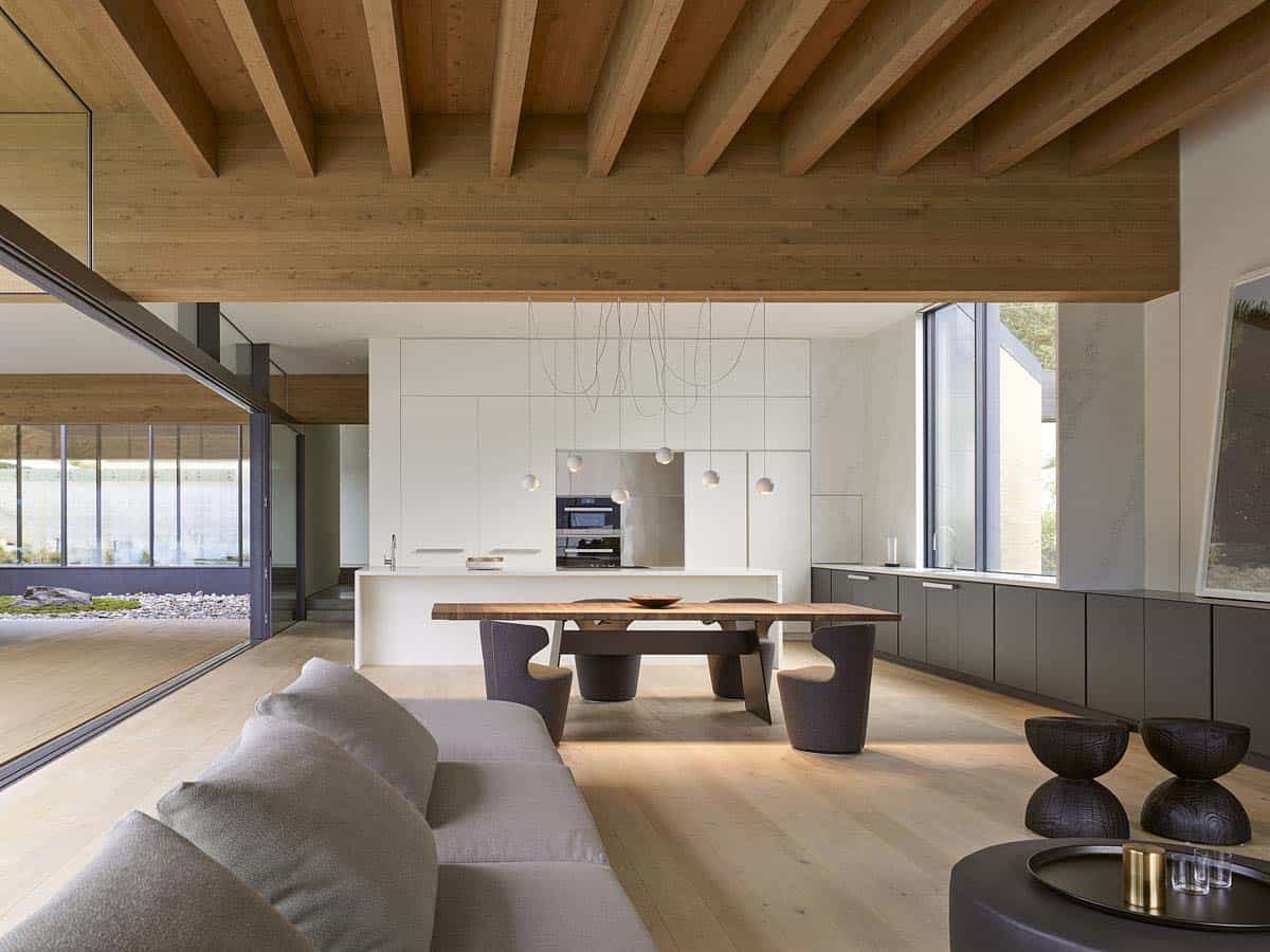 An amazing luxury house overlooking the sea in West Vancouver Canada-13