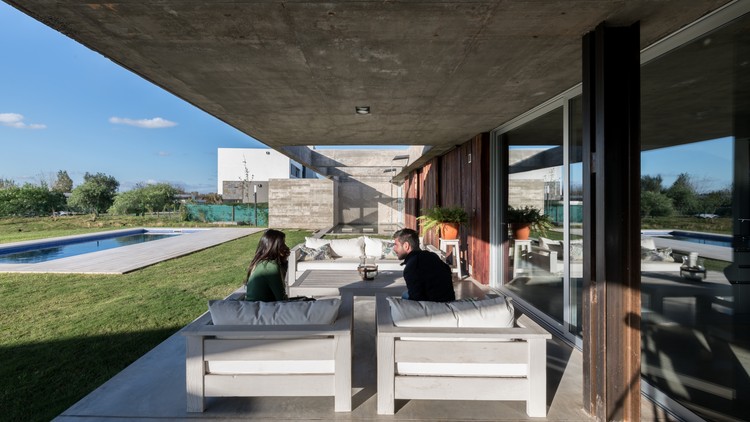 阿根廷科尔多瓦阳光住宅,融入自然的现代设计-30