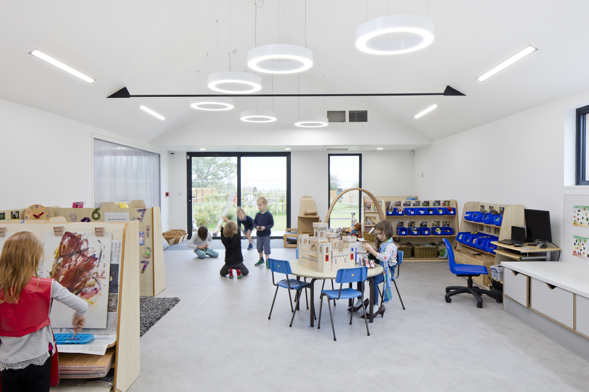 草地上的托儿所，英国 / MailenDesign-72