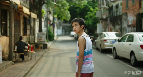 《隐秘的角落》家居设计解读,品味剧情背后的空间美学-42