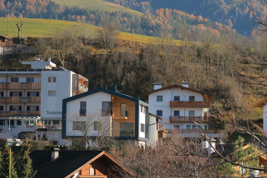 意大利双层别墅改造,木结构与南向露台打造舒适生活空间-12