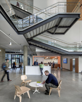 美国学生服务大楼丨CO Architects