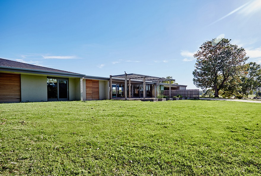 70’s Rural Victorian House Renovated for Comfortable Interior and Durable Functionality-15