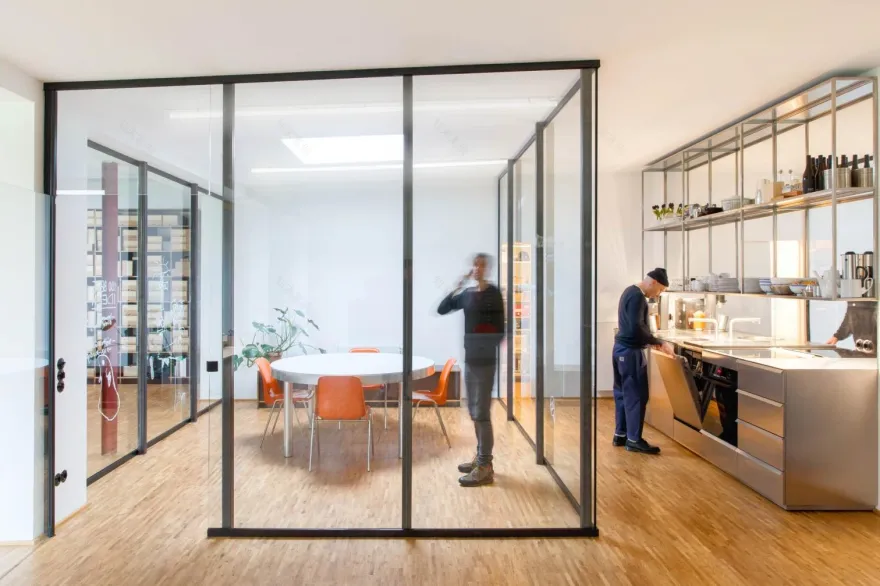 柏林旧锁匠铺改造丨德国柏林丨艺术家和创意人士团体-13