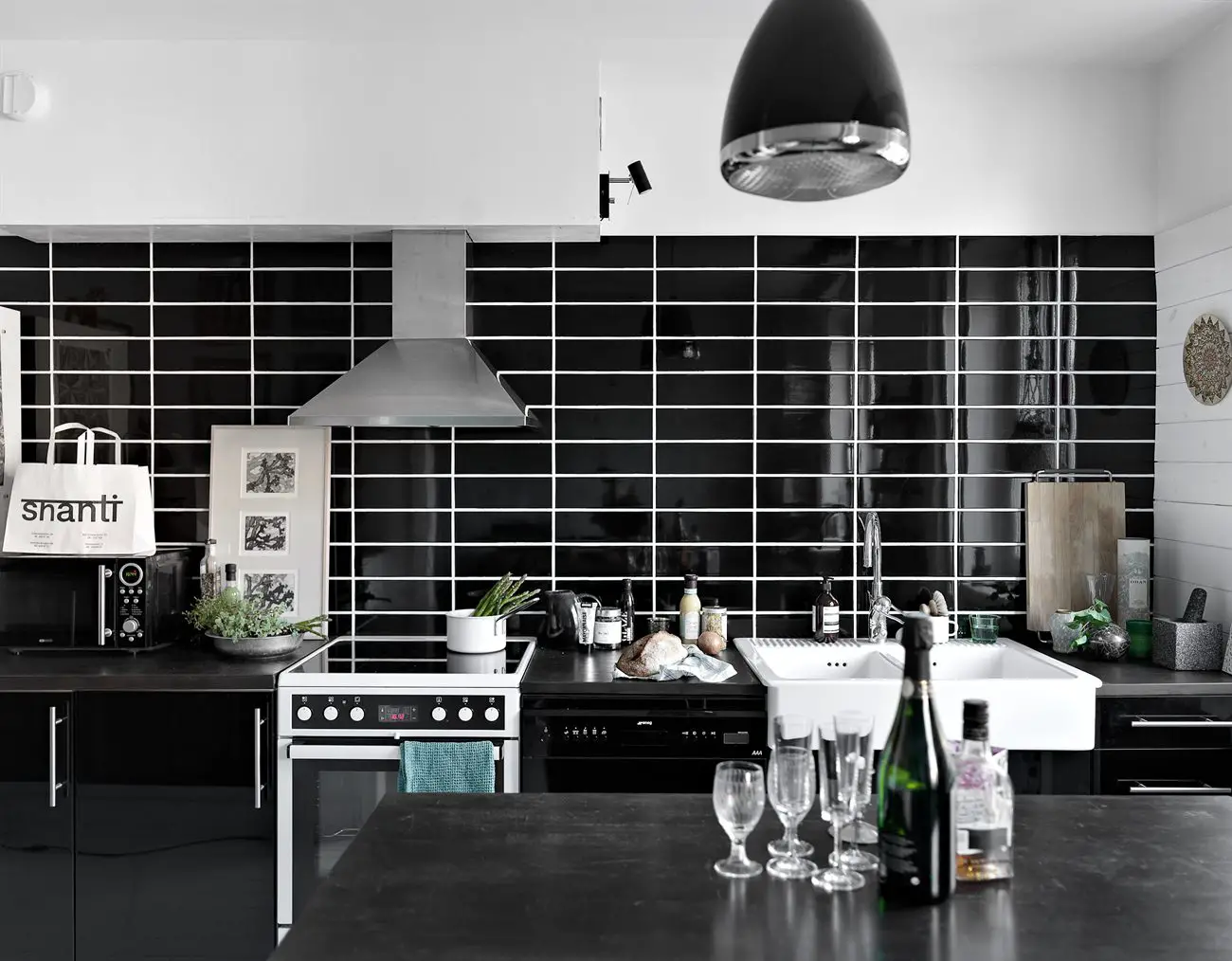 黑白魅力 | 20 年代典型建筑的舒适工作室-11