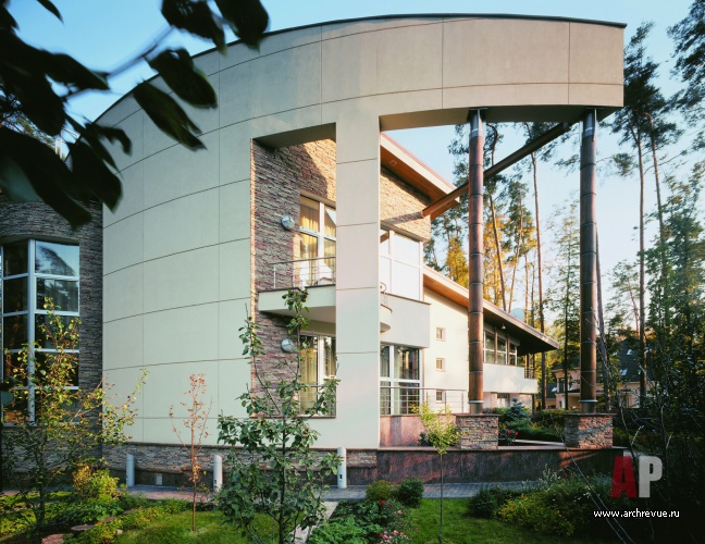 带拱形 facade 和露台的房子室内设计丨Величкин Дмитрий,Голованов Николай-10