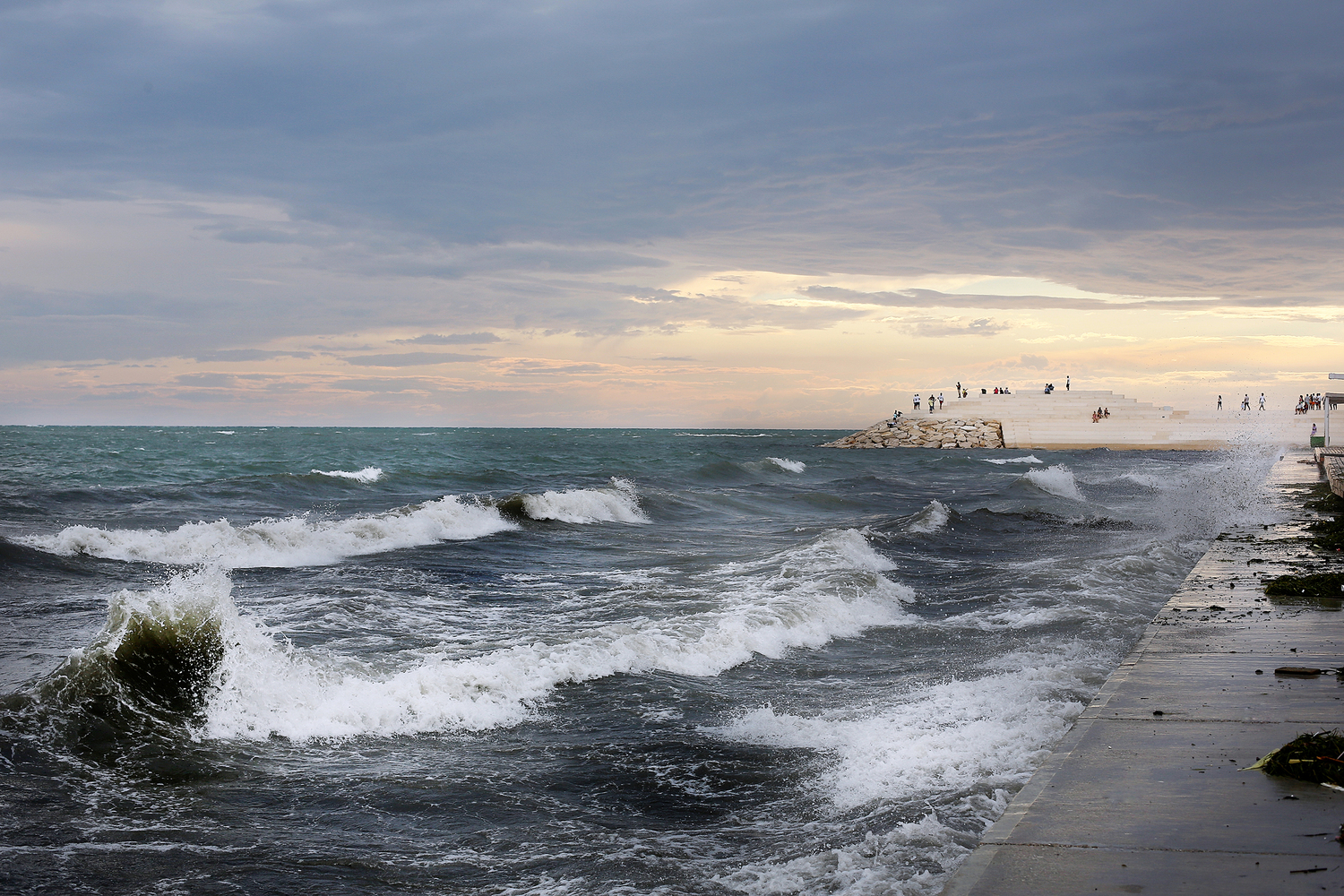 海滨废弃地变身公共空间奇迹-28