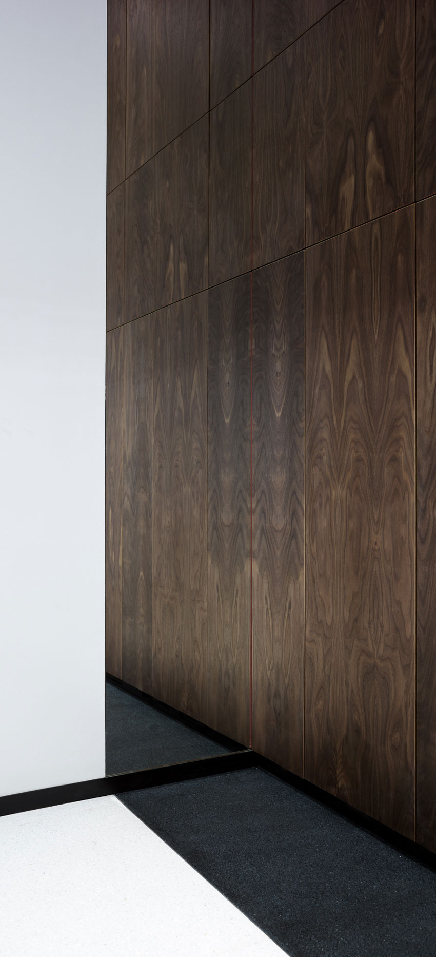 丹麦设计名宿 Georg Jensen 伦敦新旗舰店,精致奢华的艺术空间-9