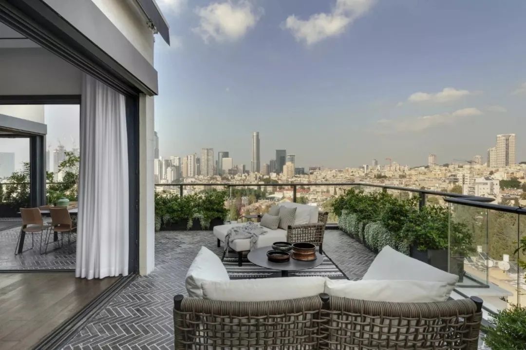 Aviram Kushmirski 打造轻奢风空间，黑白色调与实木地板的完美搭配-116