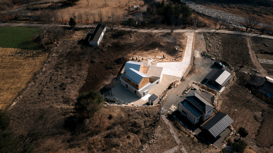 Two Gabled Volumes, One Landscape丨BRBB Architects-32