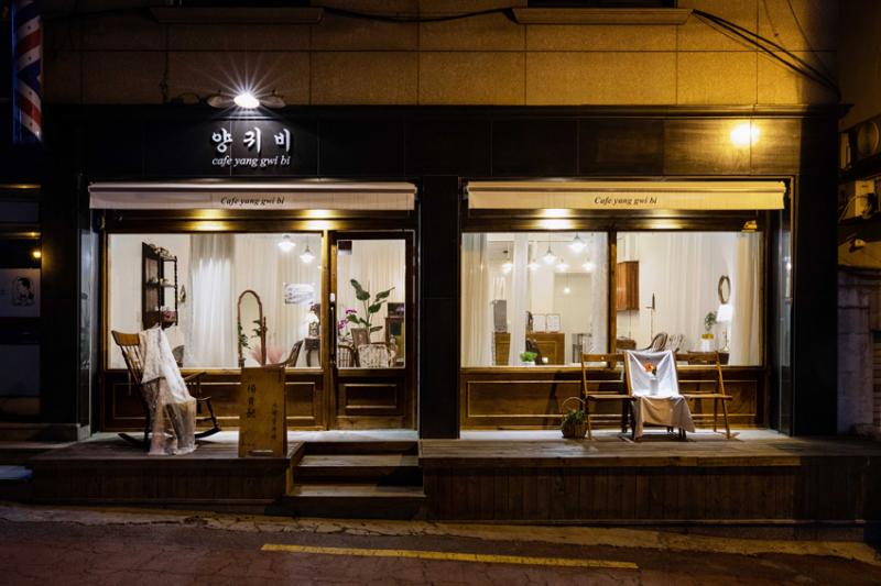 15 坪现代咖啡厅设计，展现极简与温馨的完美融合-13