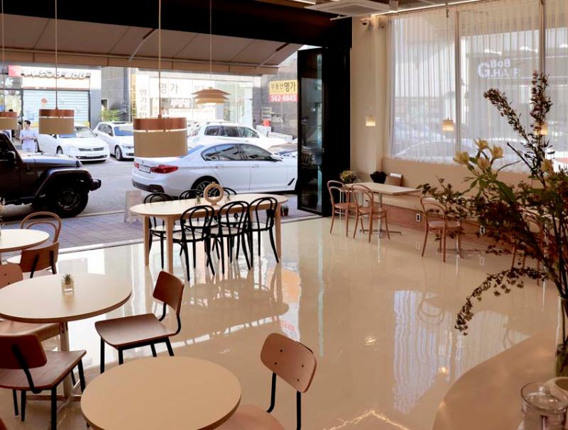 20 平米白色&木质现代咖啡厅设计-7