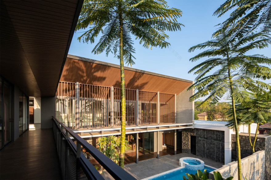 HUMBLE AND HOMEY, RUMAH MEWAH DI PLONGKOWATI - Asrinesia-24