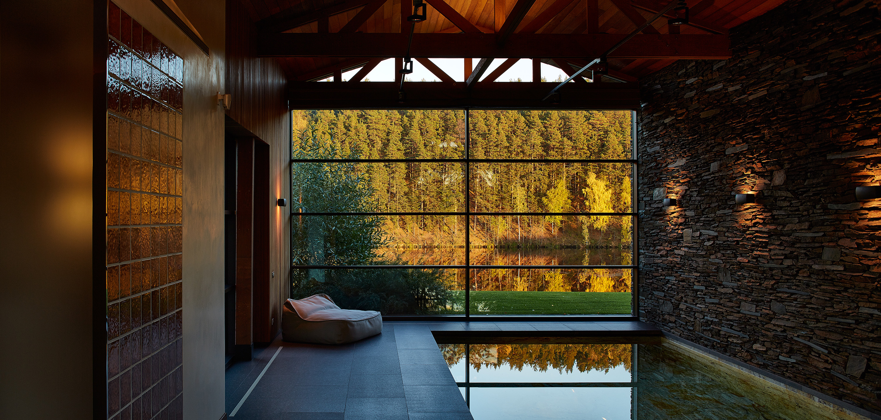 融入自然的"家河"别墅-11