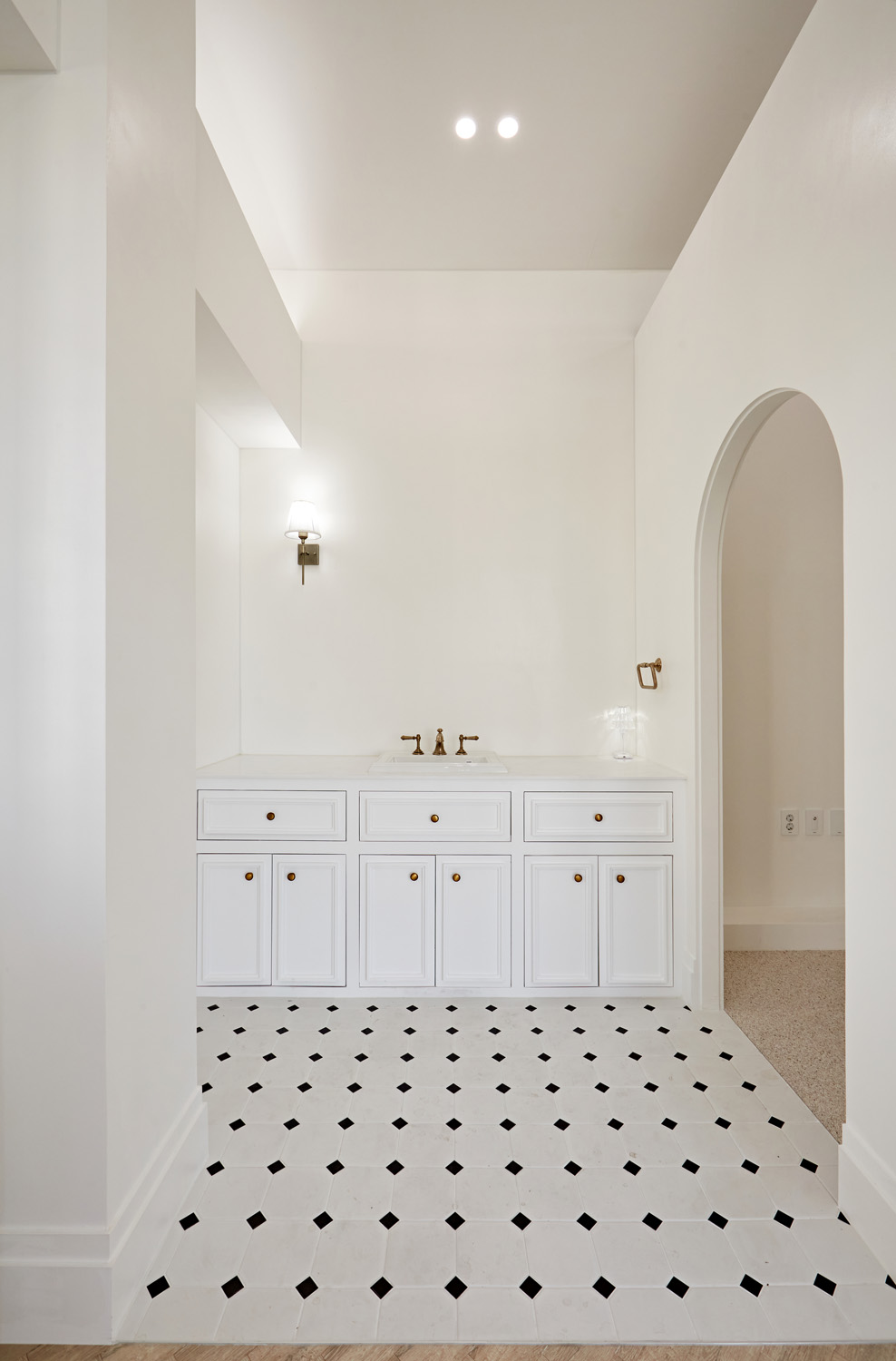 白色调办公空间，极简主义的完美诠释-12