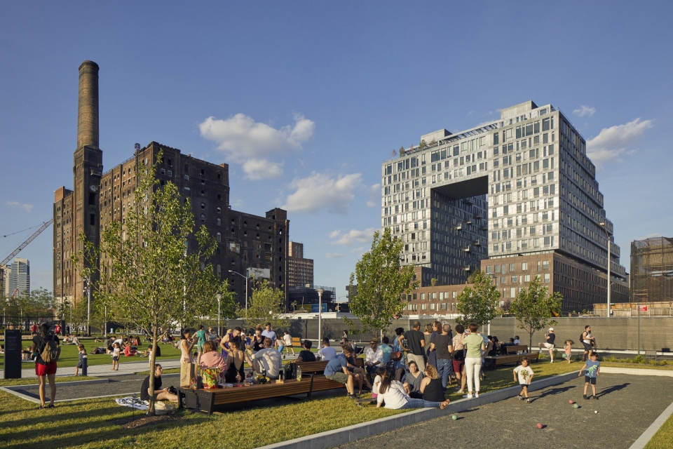 纽约布鲁克林 325 Kent 公寓，工业风设计融入社区-9