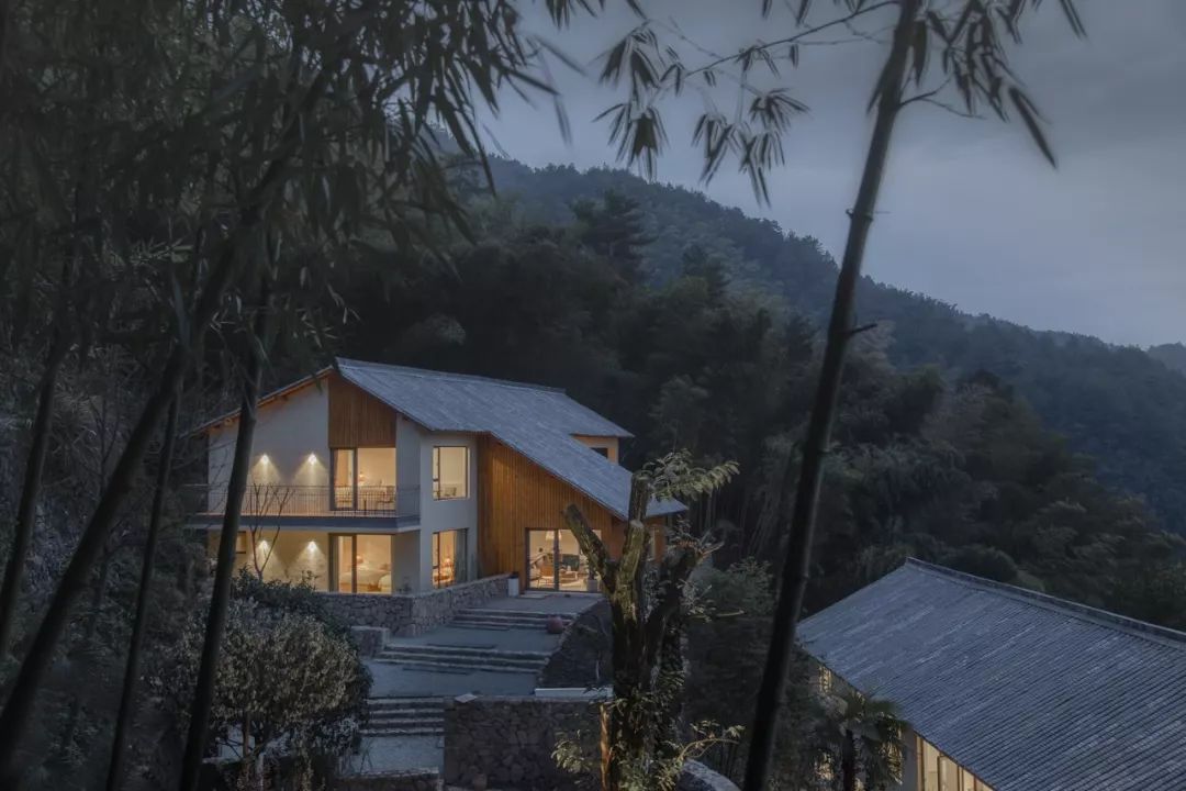 民宿设计，不论是重建或扩建、运用设计的加法或减法、还是采用在地材料，不仅能使荒废破旧的乡下老宅焕然一新，也能重塑一方水土。-61