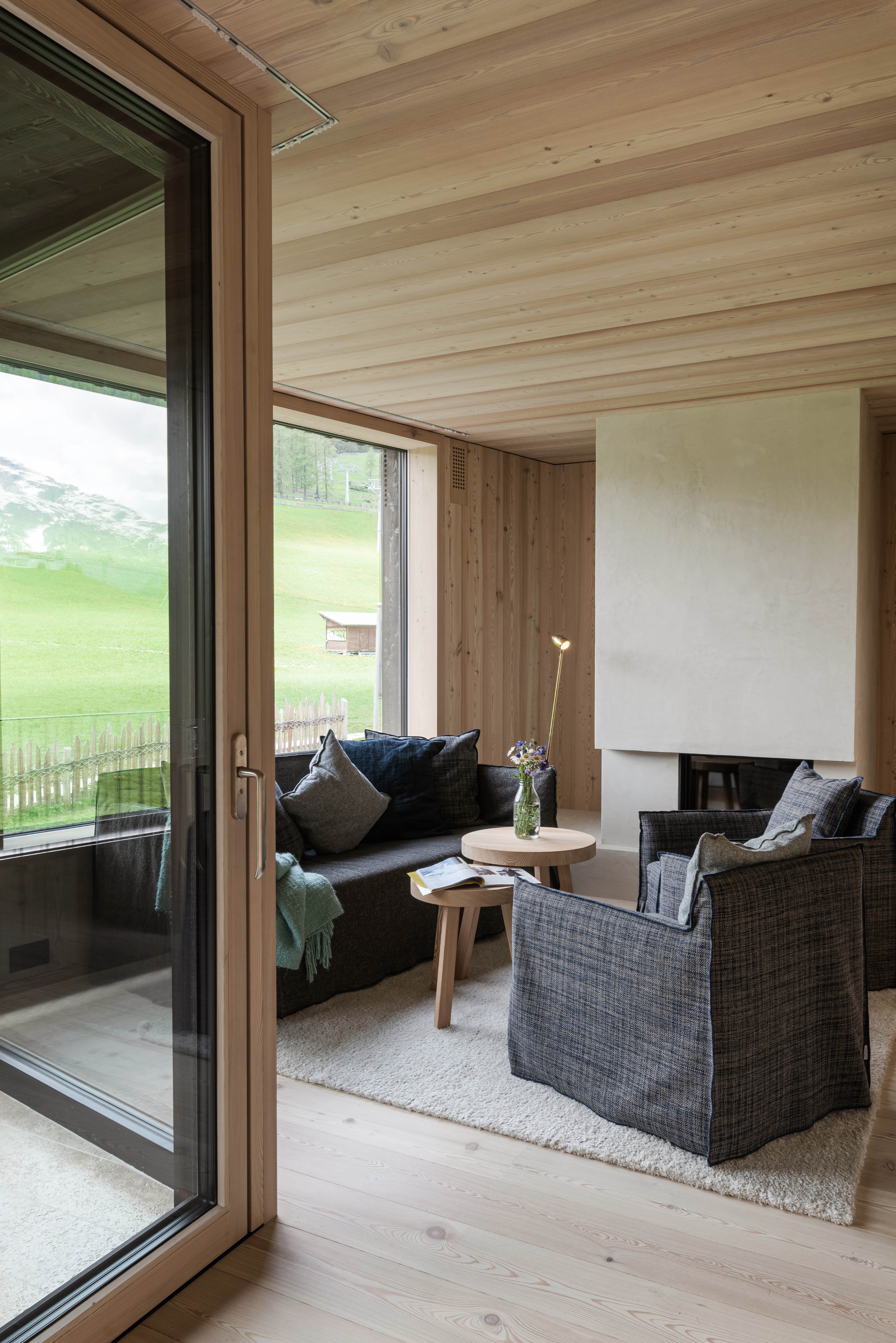 融合传统与当代的阿尔卑斯山间别墅 · Lari· Lodge丨意大利-25