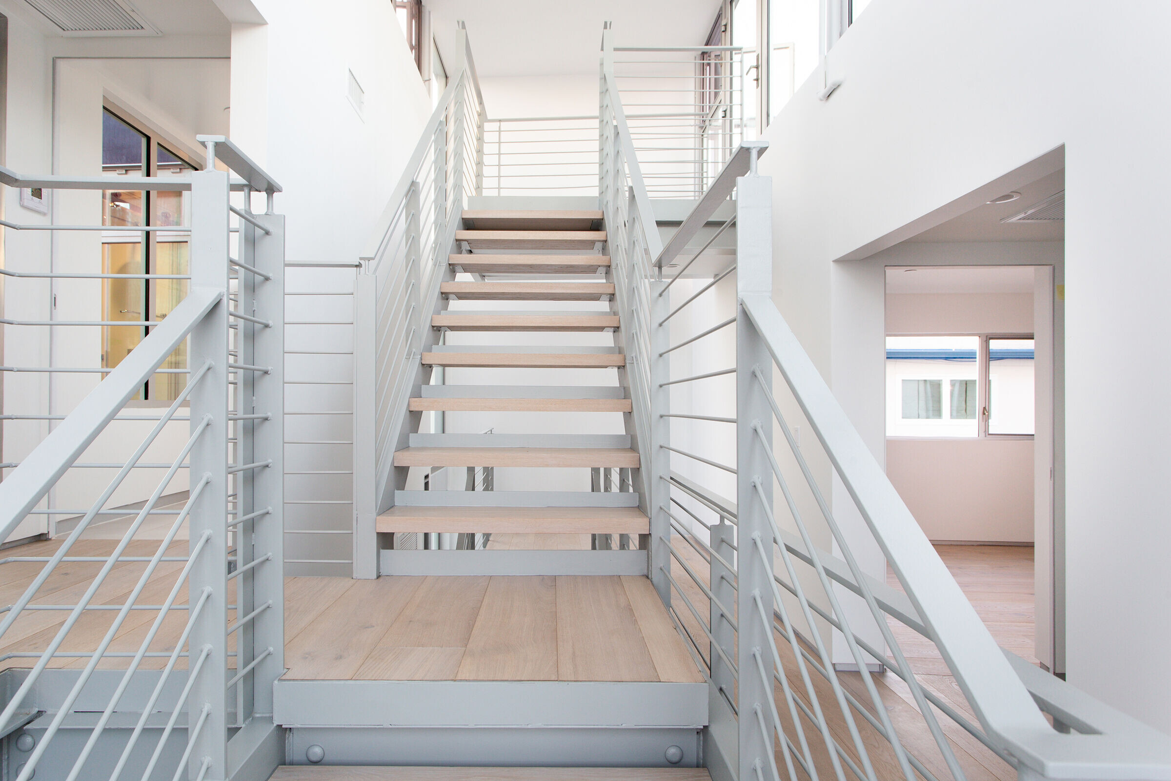 加州阳光下的三层豪华公寓丨美国丨Michael W. Folonis Architects-15