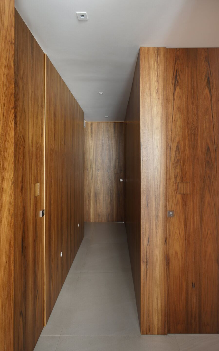 热带风情融入圣保罗公寓丨巴西圣保罗丨Dirani e Marchió-52