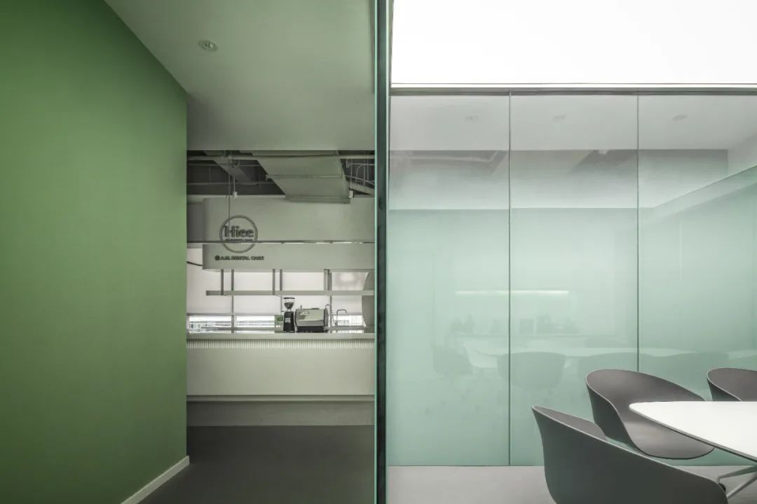 艾萌齿科 · 绿色与白色的年轻创意空间丨中国成都丨SpaceGZ,关筑空间-36
