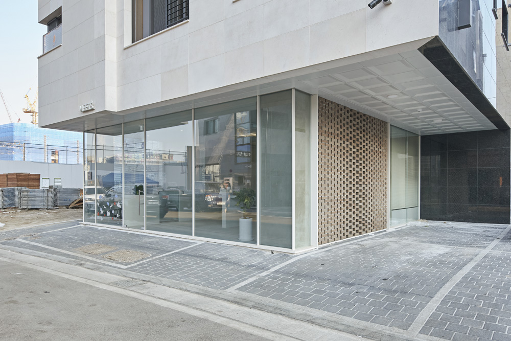 高级白色调的 30 平米现代咖啡厅设计-19