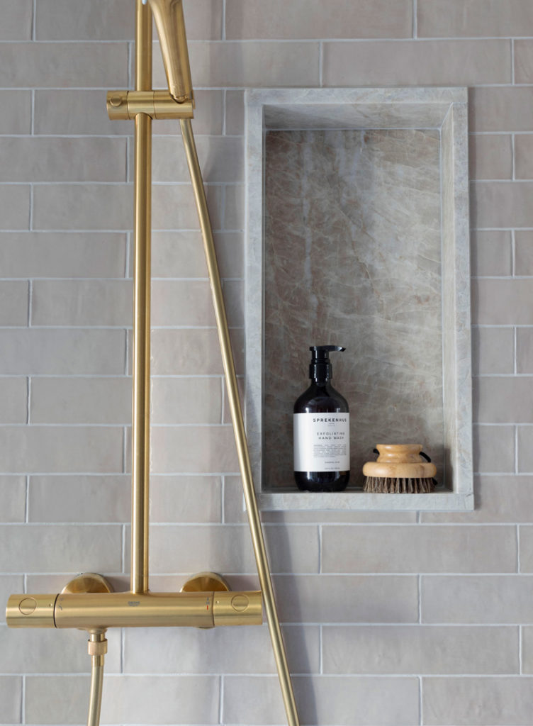 传统度假屋  住宿加早餐工作室

注：B & B常见为Bed and Breakfast的缩写，意为住宿加早餐  -23