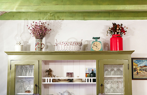 带罗马尼亚风格的彩色乡村住宅丨罗马尼亚布加勒斯特-13