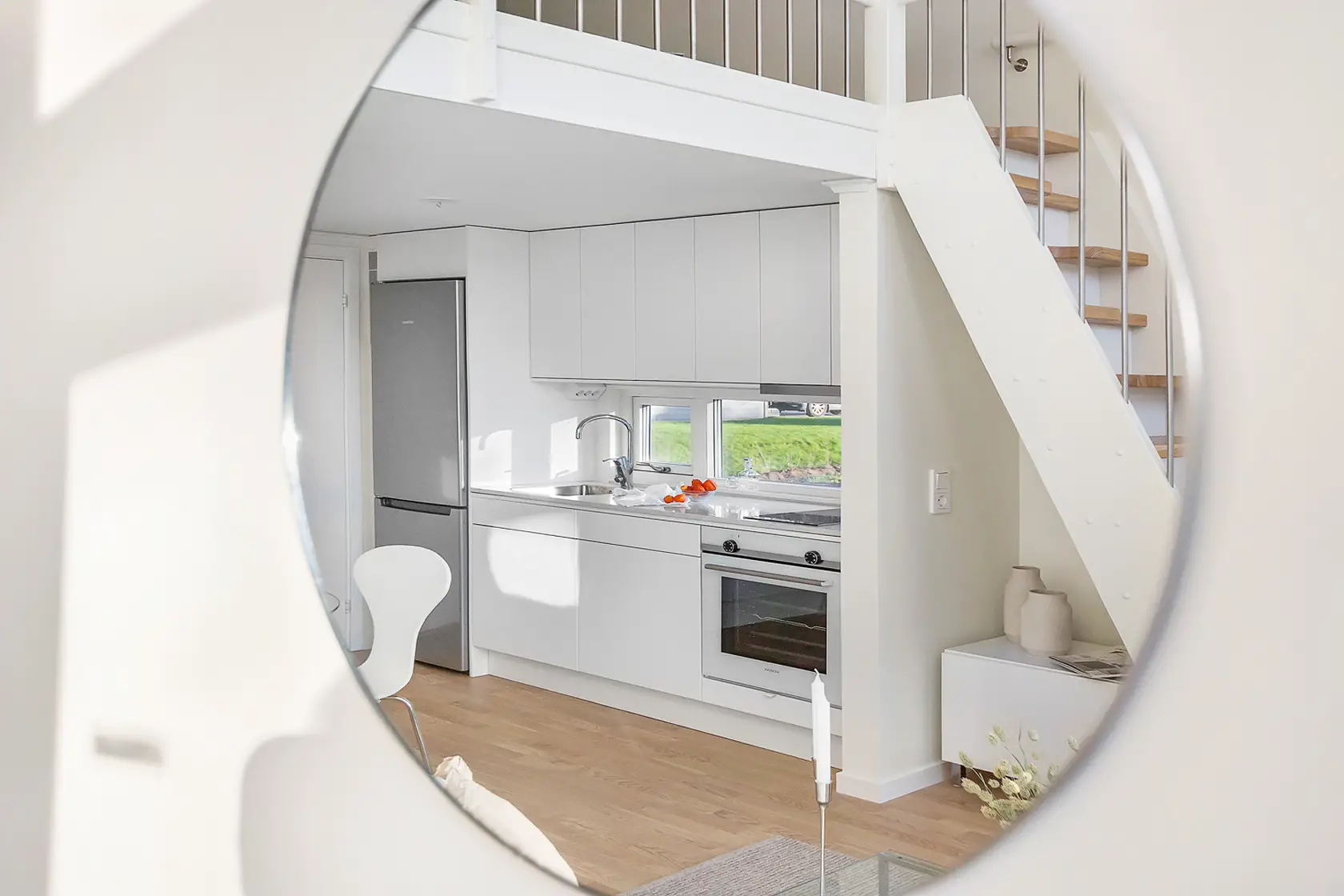 瑞典 25m²全白迷你屋，极致简约之美-6