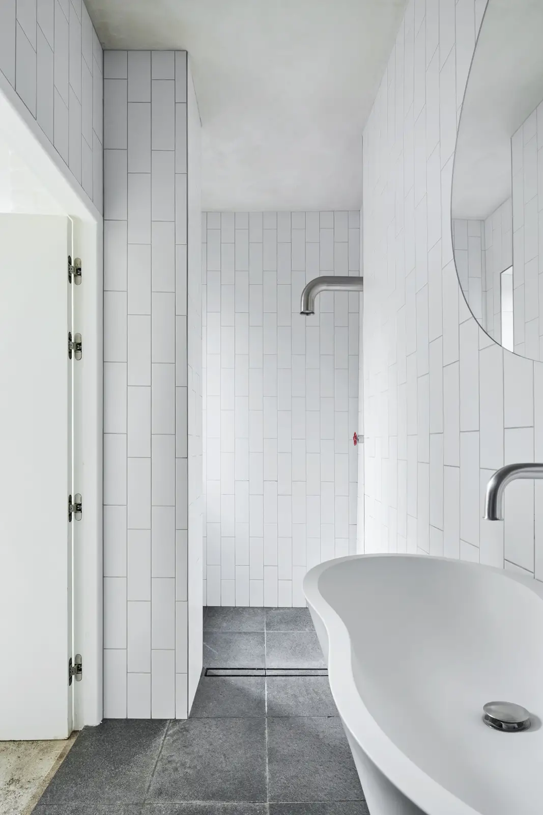 伦敦白砖 Loft 住宅 | 极简黑白设计与开放空间-15