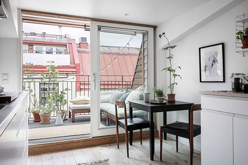 哥德堡特色阁楼公寓 | 倾斜天花板、巨型书架、温馨阳台-16