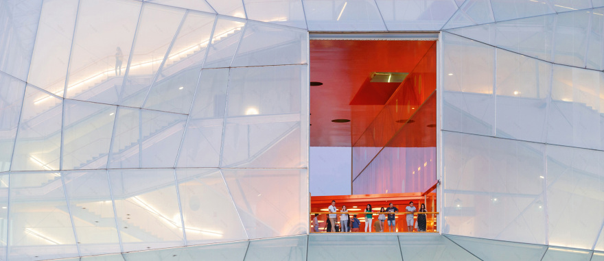 都市自然交融的会议中心设计-0