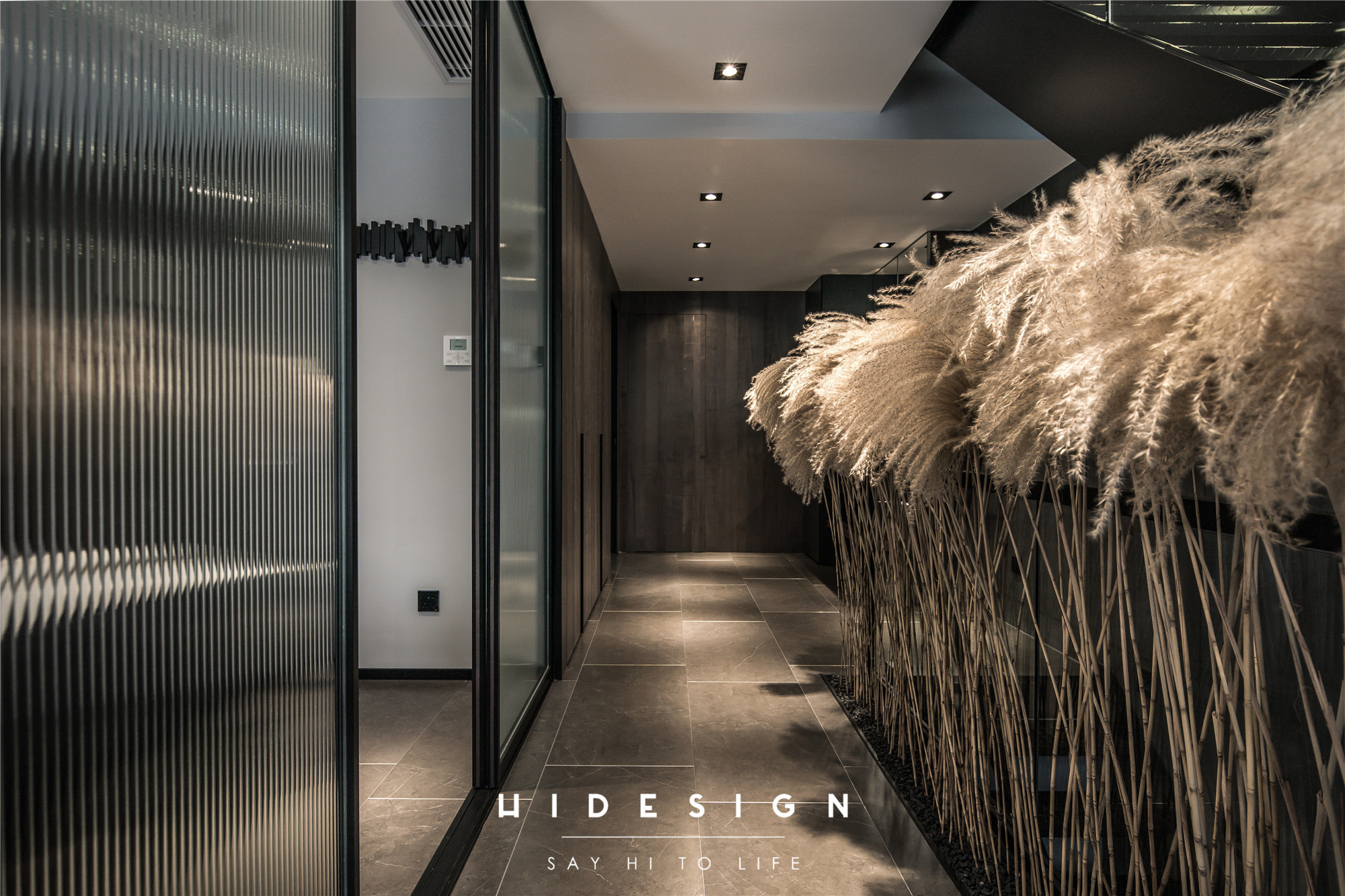 深色工业风重塑阿斯加德,功能分区打造年轻夫妻理想居所-32