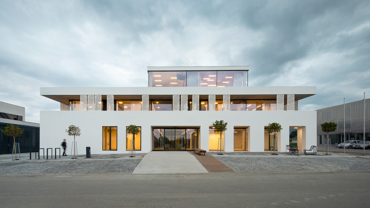 Dům služeb v Palkovicích(帕尔科维采服务楼)丨Jaroslav Holub,Lenka Krhovjáková等团队-14